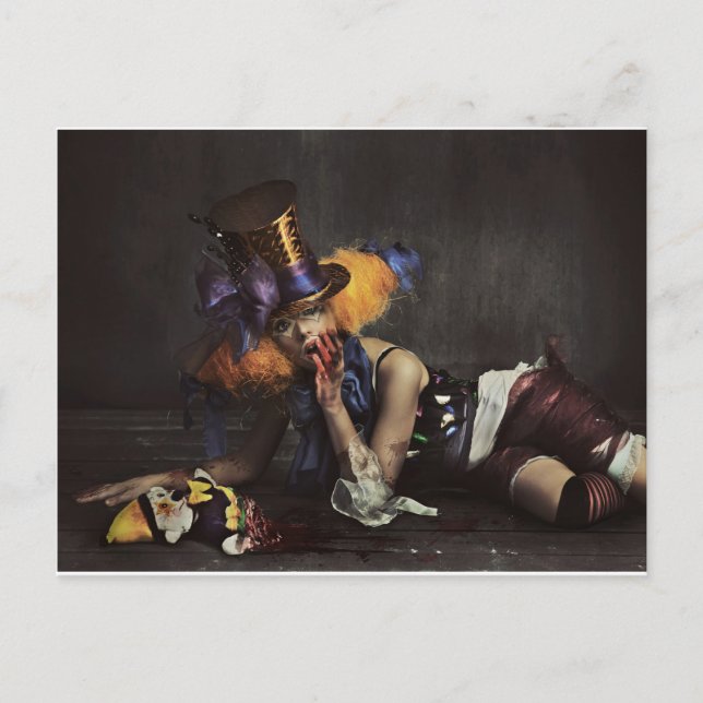 Färglöst kvinna nedtryckt som clown vykort (Framsida)