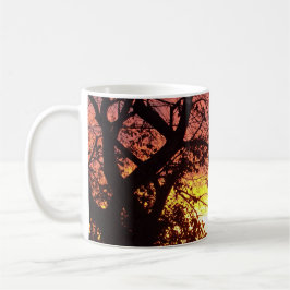 Färglöst solnedgång genom Bare Träd Kaffemugg