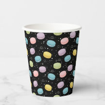 Färgmakaroner Mönster på svart för Pappra kopp