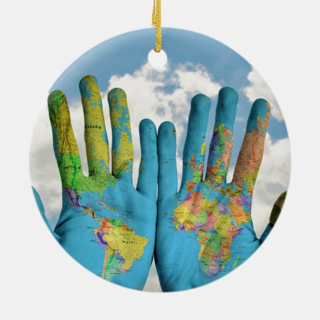 Färgmålad världskarta i Händer, konstfoto Julgransprydnad Keramik (Baksidan)