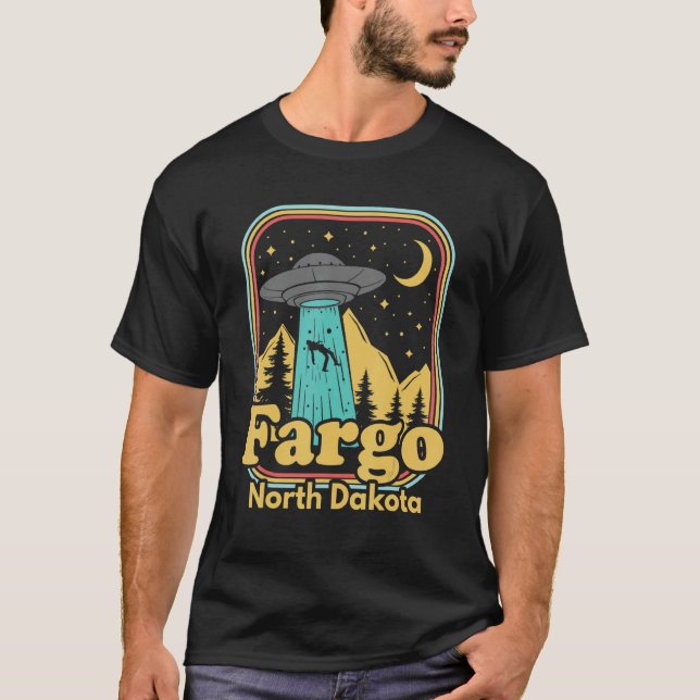 Fargo North Dakota Ufo Alien 80s Retro State Pride T Shirt (Framsida)