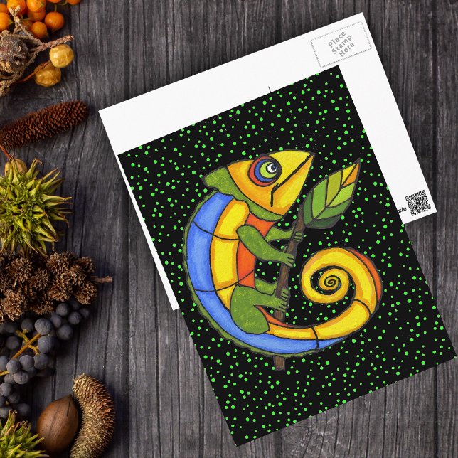 Färgödla på Gren Vykort (Colourful abstract lizard with leaf on branch on black with green polka dots postcards.)