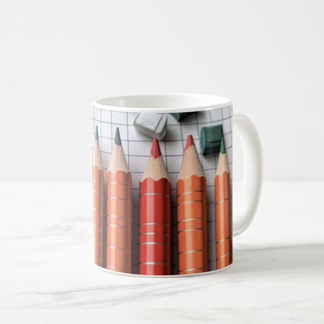 Färgpennor är arrangerade för att illustrera färg kaffemugg (Framsida höger)