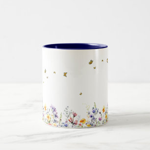 Färgrik akvarell vildblomma med fjäril Två-Tonad mugg