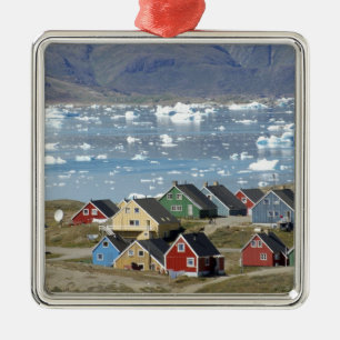 Färgrik arkitektur i staden, Narsaq, Julgransprydnad Metall
