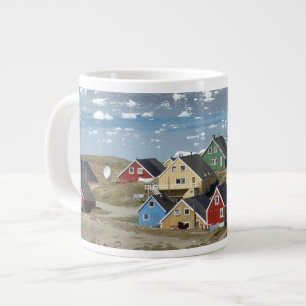 Färgrik arkitektur i staden, Narsaq, Jumbo Mugg