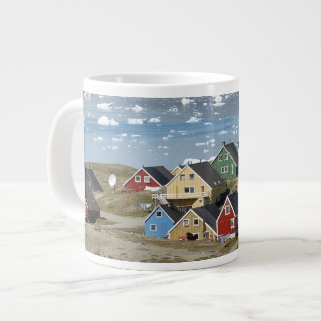 Färgrik arkitektur i staden, Narsaq, Jumbo Mugg (Framsida vänster)