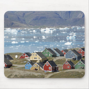 Färgrik arkitektur i staden Narsaq, Musmatta