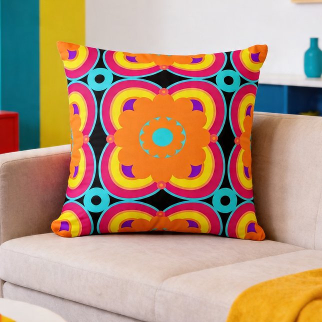 Färgrik djärv retro geometrisk blommig kudde (Bright colors, bold symmetry, and a retro twist. The perfect accent for your space.
)