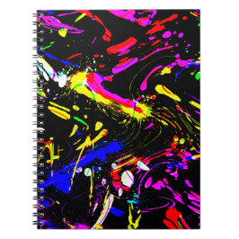 Färgrik målarstänk på svart anteckningsbok