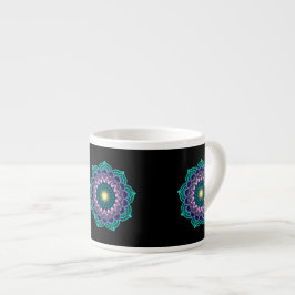 Färgrik mandala på svart bakgrund espressomugg