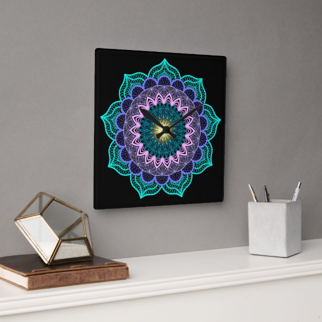 Färgrik mandala på svart bakgrund fyrkantig klocka (Kontor)