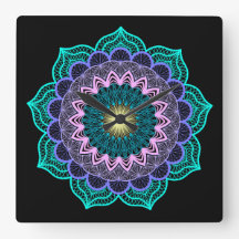 Färgrik mandala på svart bakgrund