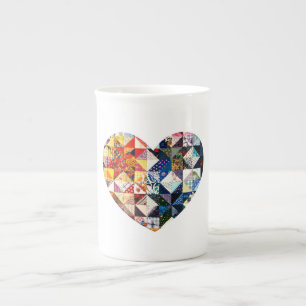 Färgrik Patchworktäckehjärta Benporslin Mugg
