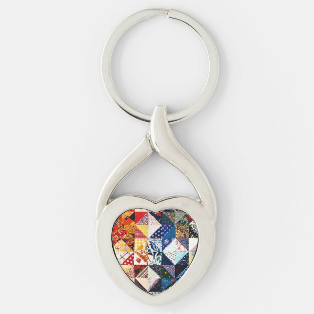 Färgrik Patchworktäckehjärta Twisted Heart Silverfärgad Nyckelring (Framsidan)