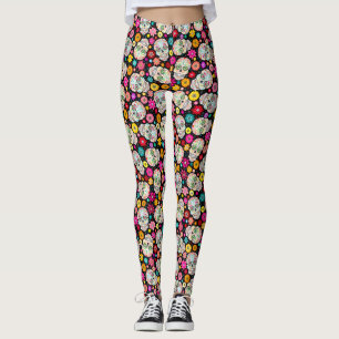 Färgrik sockerdöskallar och blommor på svart leggings