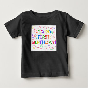 Färgrik text är det min första födelsedag tee shirt