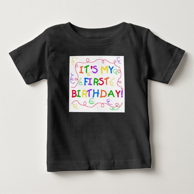 Färgrik text är det min första födelsedag tee shirt (Framsida)