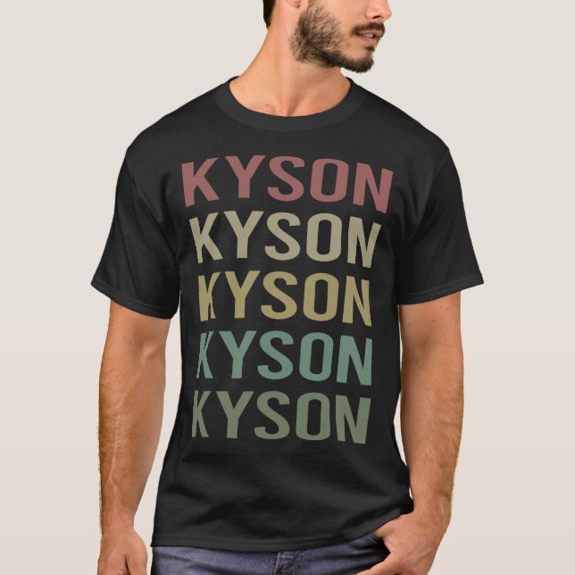 Färgrik textkonst - Kyson Namn T Shirt (Framsida)