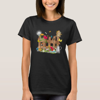 Färgrik trädgårdsvärld bakom trädgårdsstaket t shirt