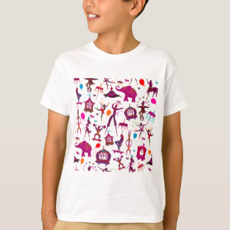 färgrika cirkustecken på vit t-shirt