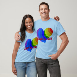 Färgrika regnbågehjärtanågot att säga "kärlek är t-shirt
