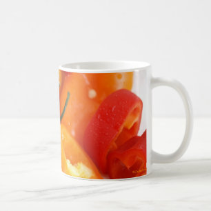 Färgrika våta spansk peppar kaffemugg