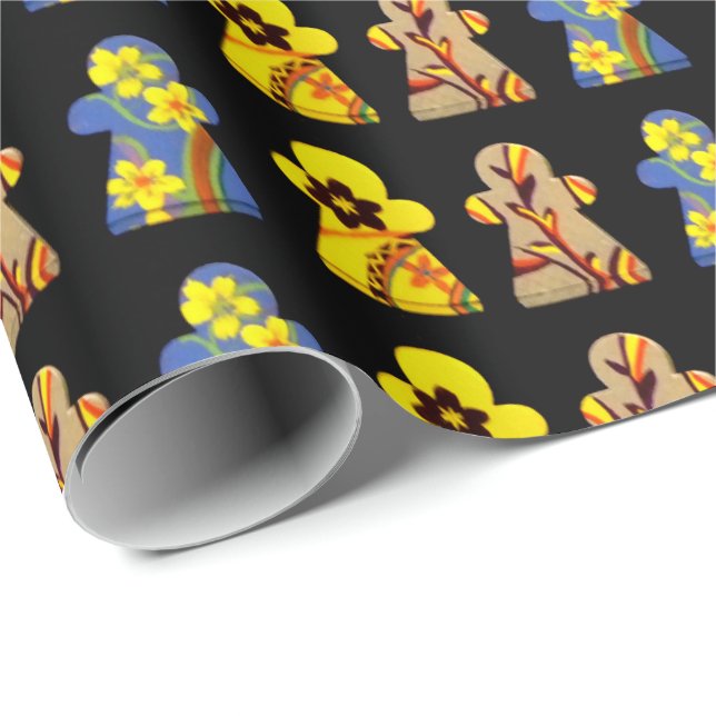 Färgrikt folk som slår in papper presentpapper (Rullad Hörn)