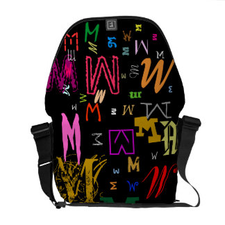 Färgrikt märka med sina initialer någon kurir väska