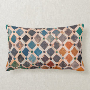 färgrikt mönstrat belägger med tegel lumbarkudde