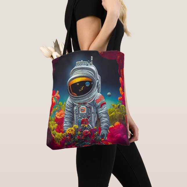 Färgstark astronaut i rymden med blommor | tygkasse (Närbild)