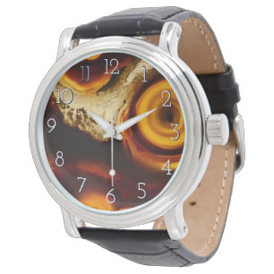 Färgstark brunagat armbandsur