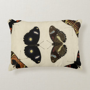 Färgstark fjärilsmussla på Cream-bakgrunden Prydnadskudde