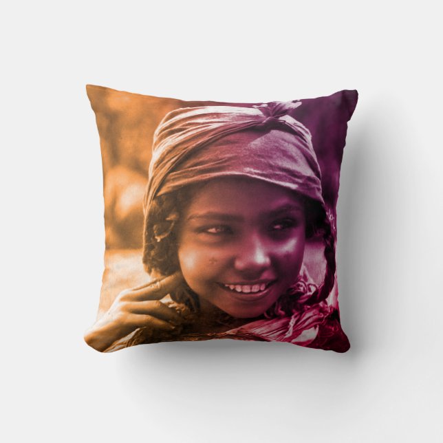 Färgstark maghreb tunisisk Djerba-flicka Throw Kudde (Framsida)