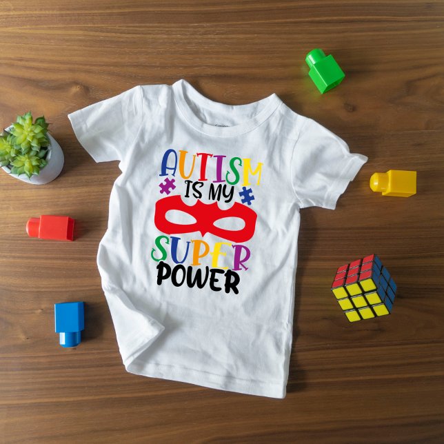 Färgstark och cute Autism är min Toppen T Shirt (Skapare uppladdad)
