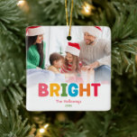 Färgstark och lätt keramiskt prydnadsföremål julgransprydnad keramik<br><div class="desc">Fånga julhelgens glädje och magi med denna unika och festliga, färgstarka och klara keramiska prydnadsämne. Den enkla men ändå roligt-utformningen har en regnbågspalett med rött, grönt, gult, blått, orange och rosa färg som skapar en sjudande och glad atmosfär. Kreativet och den minimalistiska inställningen, med fet typografi, ger en originell och...</div>