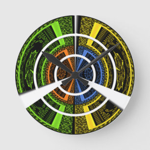 Färgstark traditionell symboldesign rund klocka
