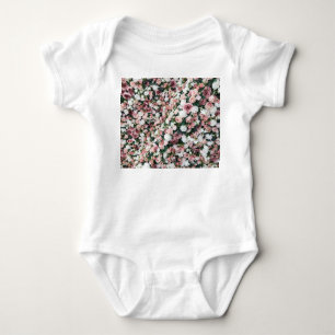 Färgstarka artificiella blommor: levande bakgrund t shirt