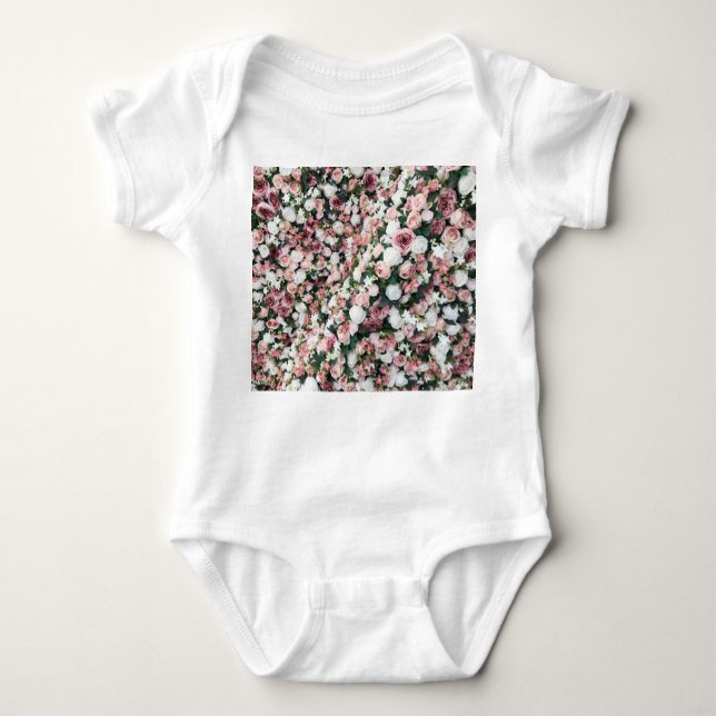 Färgstarka artificiella blommor: levande bakgrund t shirt (Framsida)