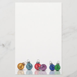 Färgstarka julprydnader vid Glitter Brevpapper
