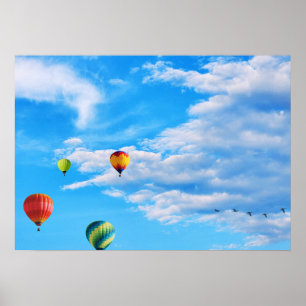 Färgstarka Luftballonger i Himmel Poster