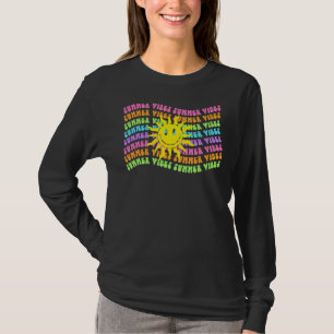 Färgstarka sommarbesökare i slutet av Roligten av T Shirt