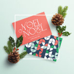 Färgstarkt, ljust Noel-geometriskt skript Julkort<br><div class="desc">Färgstark,  ljus roligt Noel-helgdag för julgeometrisk typografi. Röd,  grönt,  marinblått och rosa färgväg.</div>