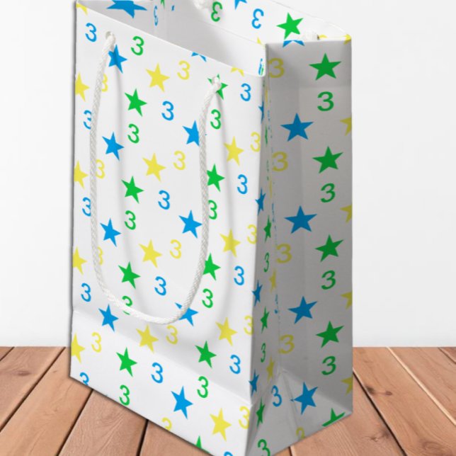 Färgstjärnor Boys 3:e födelsedag (Skapare uppladdad)