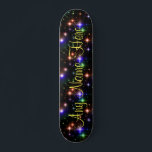 Färgstjärnor Personlig Namn Skate Board<br><div class="desc">Den här skateskorten har en design av färgfulla stjärnor på en svart bakgrund. Designen är personlig så att du kan lägga till valfritt namn. Underbar gåva till alla utlänningar som vill ha en söt men ändå klassad design.</div>