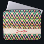 Färgtoner Retro Chevron Mönster Monogram Laptop Fodral<br><div class="desc">Färgfull retro chevron sömlös mönster med anpassade och monogram som tillval. Finns på andra produkter.</div>