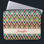 Färgtoner Retro Chevron Mönster Monogram Laptop Fodral<br><div class="desc">Färgfull retro chevron sömlös mönster med anpassade och monogram som tillval. Finns på andra produkter.</div>