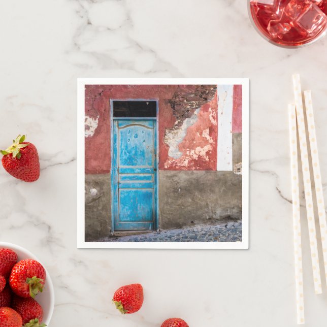 Färgvägg med blå dörr pappersservett (Insitu)
