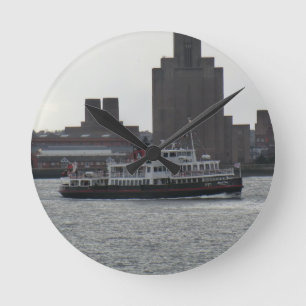 Färja över floden Mersey Rund Klocka