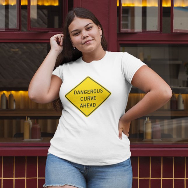 Farlig kurva över Womens Tee (Skapare uppladdad)
